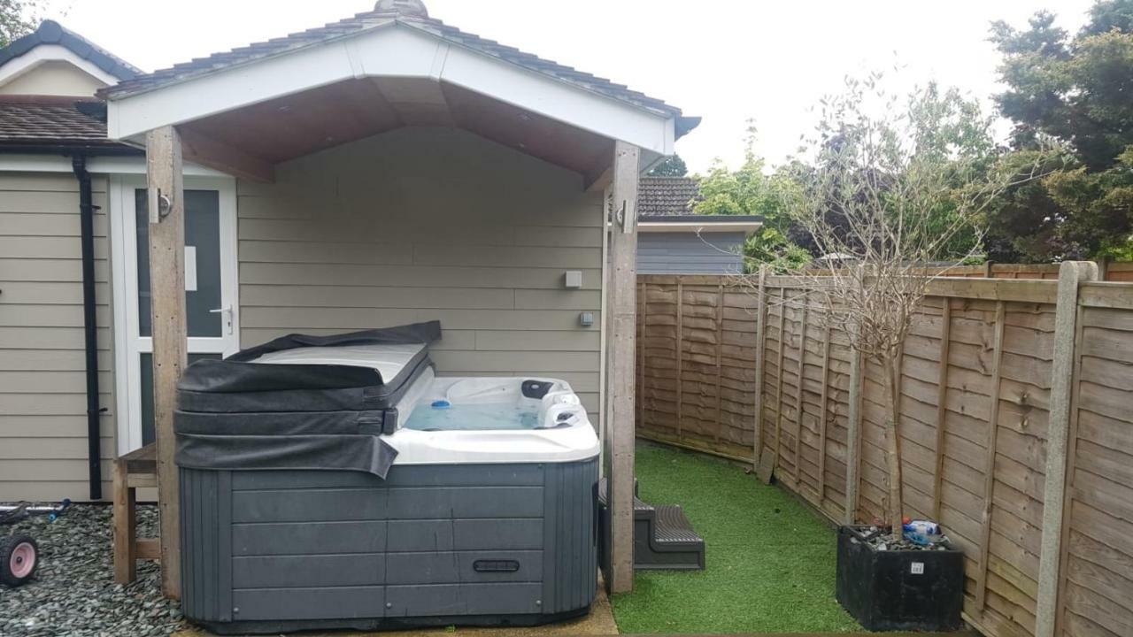 Four Corners Holiday Home Hot Tub & Sauna Ferndown Zewnętrze zdjęcie